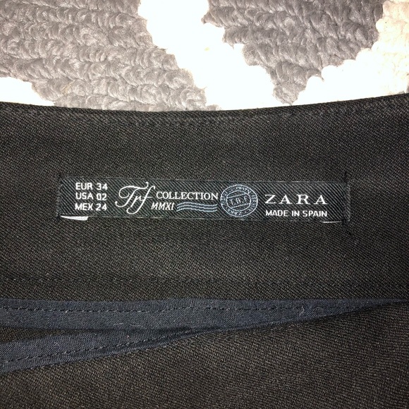 Zara mini skirt - size 2 - Picture 4 of 4